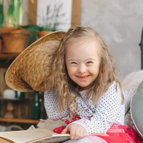 Little girl smiling with hat